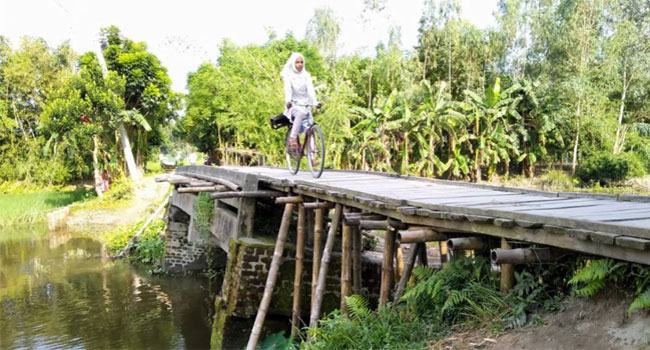 একটি সেতুর জন্য লাখো মানুষের দুর্ভোগ
