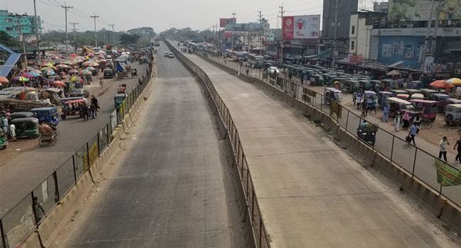 গাড়িহীন রাস্তায় ভোগান্তিতে সাধারণ মানুষ
