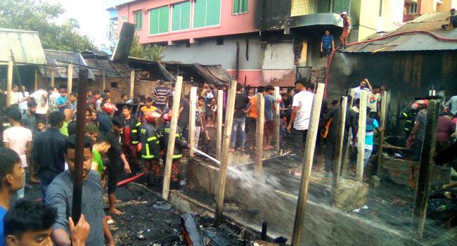 সৈয়দপুরে অগ্নিকাণ্ডে ১৭টি পরিবারের সর্বস্ব পুড়ে ছাই