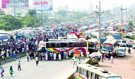পরিবহন ধর্মঘটে অচল দেশ