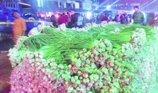 রাজধানীতে ৮০ টাকায় নতুন পেঁয়াজ