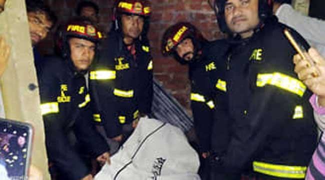 ফতুল্লায় বসতবাড়িতে ভয়াবহ আগুন, তালাবদ্ধঘরে গৃহবধূর মৃত্যু