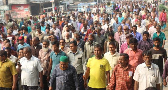 ১১ দাবিতে রাজশাহী জুট মিল শ্রমিক-কর্মচারীদের বিক্ষোভ