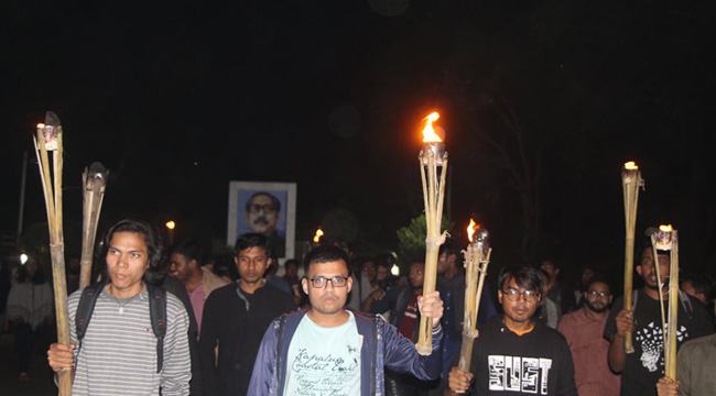 ২৫ দফা দাবিতে আন্দোলনে শাবি শিক্ষার্থীরা