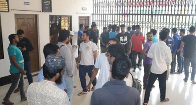 ইবি : হল চালুর ১০ মাসেও নেই ইন্টারনেট,আন্দোলনে শিক্ষার্থীরা
