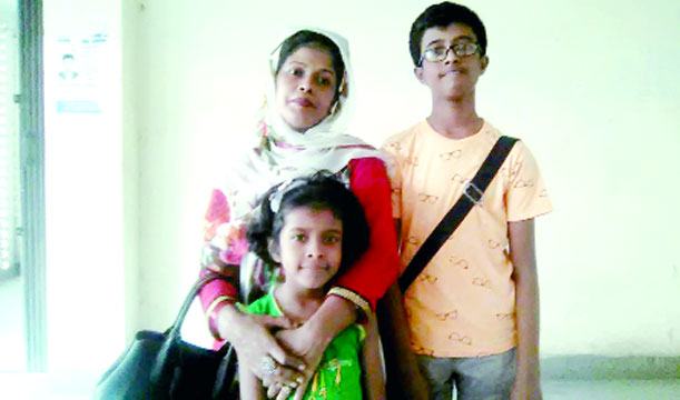 পুরো পরিবারই  সার্ক দাবায়