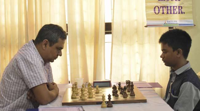 বাবা- ছেলের ম্যাচ ড্র