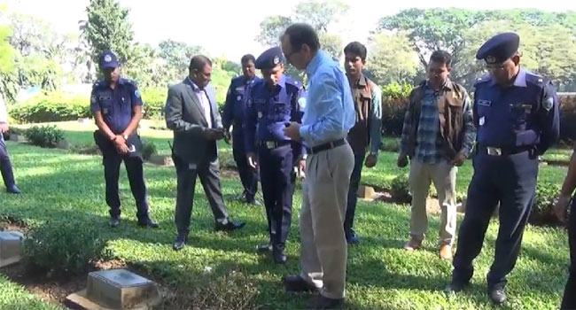 দ্বিতীয় বিশ্বযুদ্ধে নিহত সেনাদের সমাধি পরিদর্শনে ব্রিটিশ হাইকমিশনার
