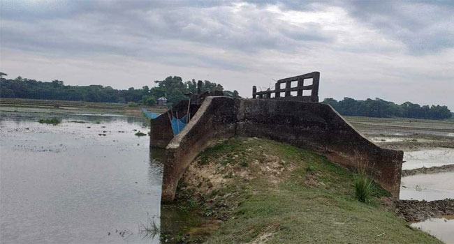 ১৯৯৭ সালে নির্মাণের পর থেকে নিঃসঙ্গ এই ব্রিজ!