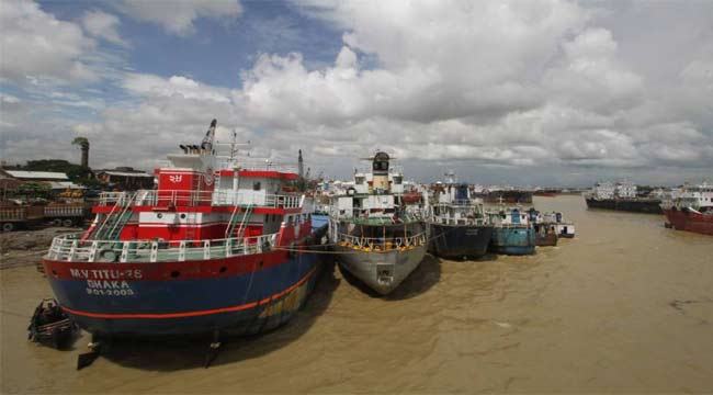 পটুয়াখালীতে লঞ্চে হামলা, ৩ কর্মী আহত