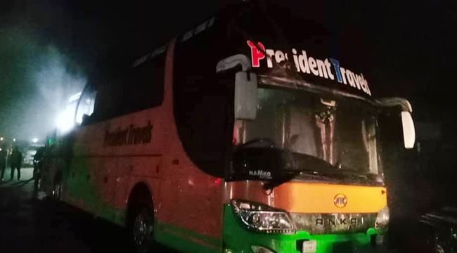 চট্টগ্রামে চলন্ত বাস আগুনে