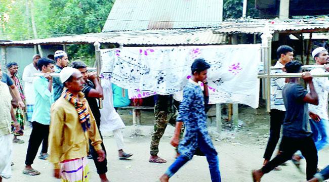লাশে পচন ধরে, কবর দেয়ারও জায়গা হয় না