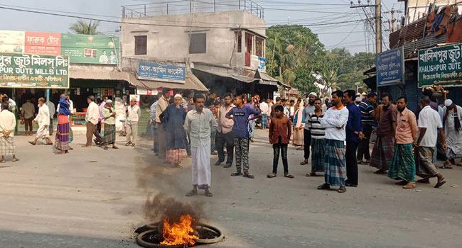 খুলনায় ১১ দফা দাবিতে রাষ্ট্রায়ত্ত পাটকল শ্রমিকদের ধর্মঘট