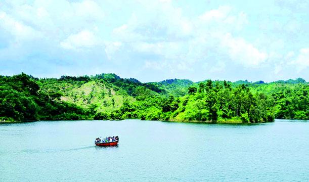 কৃষকের ভাগ্য বদলে দিয়েছে মিরসরাইয়ের মহামায়া প্রকল্প