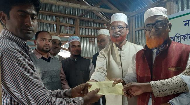 গোবিন্দগঞ্জে অগ্নিকাণ্ডে ক্ষতিগ্রস্তদের জামায়াতের আর্থিক সহায়তা