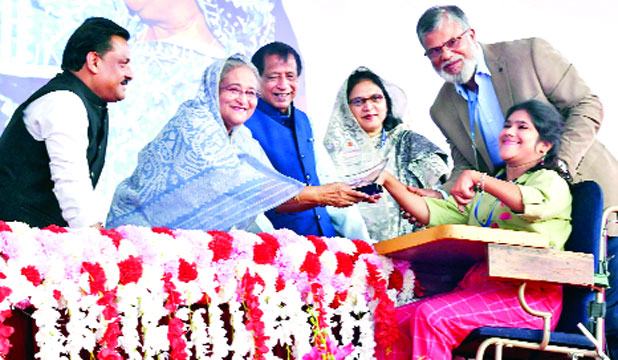 প্রতিবন্ধীদের সম্পর্কে নেতিবাচক মানসিকতা পরিহার করুন : প্রধানমন্ত্রী