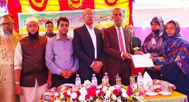 শিবগঞ্জে ৩‘শ বেকার মহিলাকে সেলাই প্রশিক্ষণ
