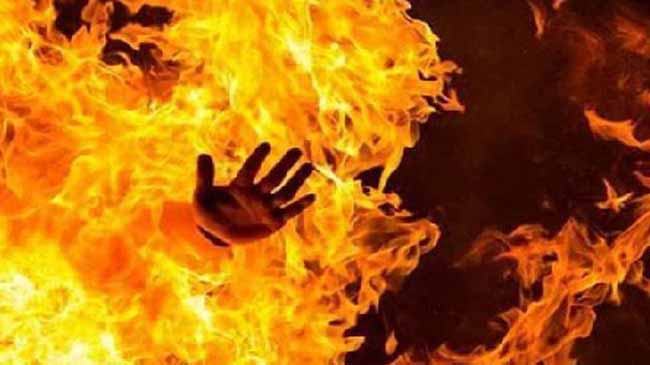 বউয়ের ডাকে সাড়া দেয়নি ঘুমন্ত নুরুল, মারা গেলো আগুনে পুড়ে