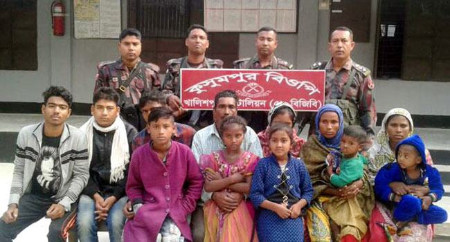 অনুপ্রবেশের সময় মহেশপুর সীমান্তে নারী ও শিশুসহ আটক ১৫