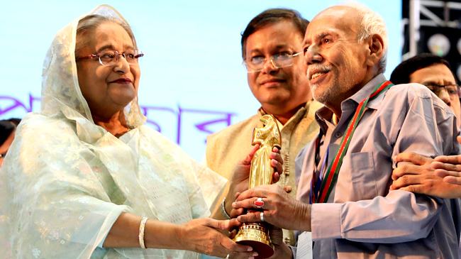 মানসম্মত চলচ্চিত্র নির্মাণে মেধা ব্যবহার করুন : প্রধানমন্ত্রী