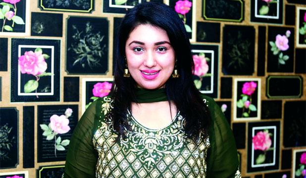 অপুর পারফরম্যান্স, ভিন্ন পথে তার যাত্রা শুরু