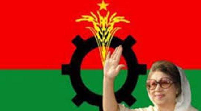 আদালতের দিকে তাকিয়ে বিএনপি