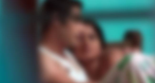 নারীর সাথে আপত্তিকর অবস্থায় ধরা পড়লো ৫০ বছরের পৌঢ়