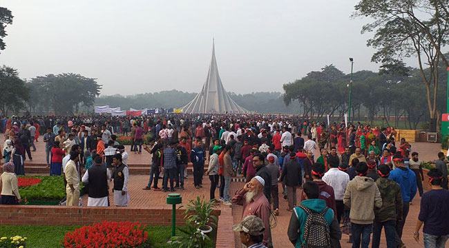 জাতীয় স্মৃতিসৌধে লাল সবুজের মিলনমেলা