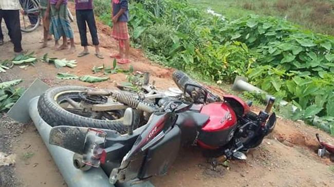 সাবানুরকে নিয়ে সড়ক দুর্ঘটনায় প্রাণ গেলো রাসেলের