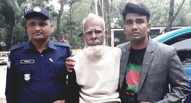 কে এই বৃদ্ধ? পরিচয় সনাক্ত করতে সহায়তা চেয়েছেন পুলিশ