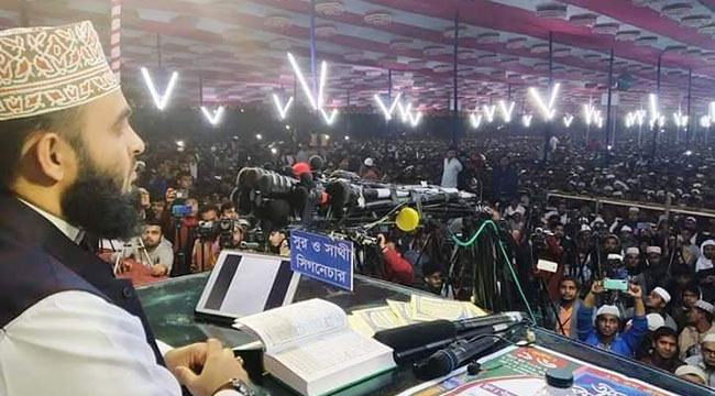 আজহারীর মাহফিলে রনি দাসের ইসলাম গ্রহণ