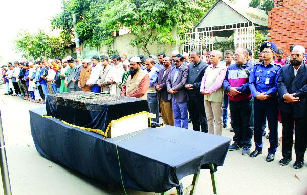 সাংবাদিক আজাদ হোসেন সুমনের দাফন সম্পন্ন