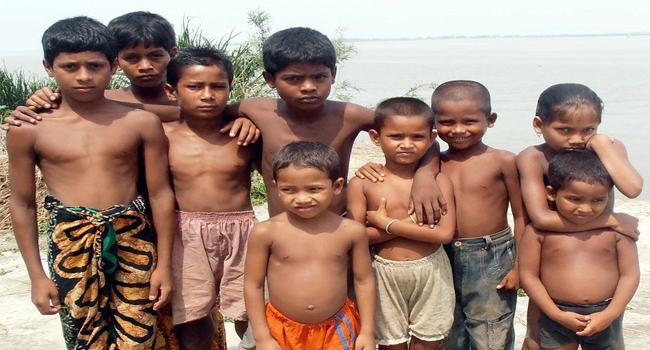 আমতলা চরে শিক্ষাবঞ্চিত ২ শতাধিক শিক্ষার্থী