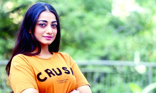 আশা ভোসলের গানে প্রশংসিত অর্ষা