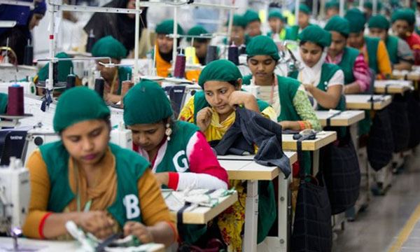 ধারাবাহিকভাবে কমছে রফতানি আয়, বাড়ছে ঝুঁকি