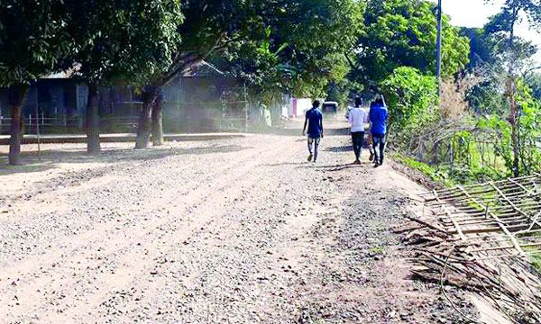 তাহিরপুরে সড়কে খোঁড়াখুঁড়ি ধুলোবালিতে দুর্বিষহ পরিবেশ