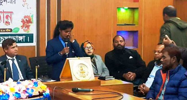 সংবর্ধনায় আবেগে আপ্লুত হয়ে কাঁদলেন এসএ গেমসে স্বর্ণজয়ী ইতি