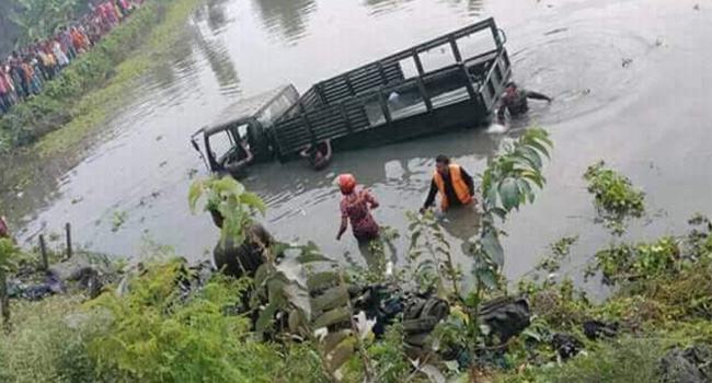 খুলনায় সেনাবাহিনীর ট্রাক পুকুরে পড়ে ১ সদস্য নিহত