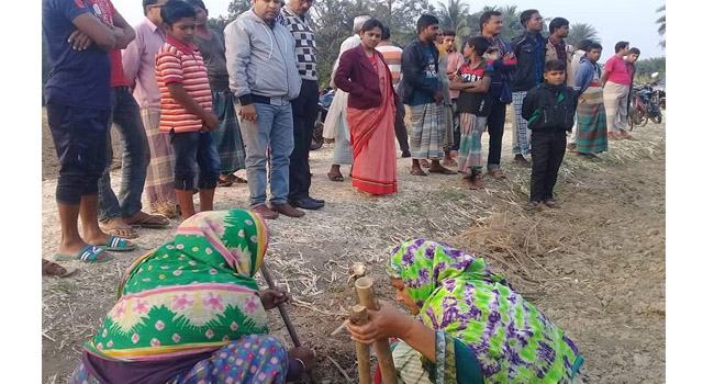 ২৯ বছর পর দখলমুক্ত করে ভূমিহীন নারীকে জমি বুঝিয়ে দিলেন ইউএনও