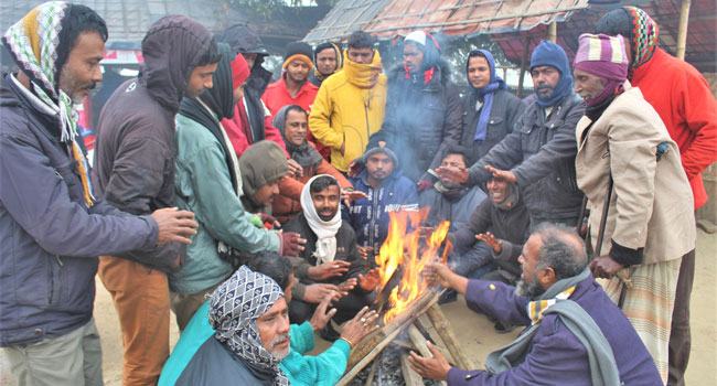 আসেন আসেন আগুন তাঁপেন, এ আগুন সবার জন্য...