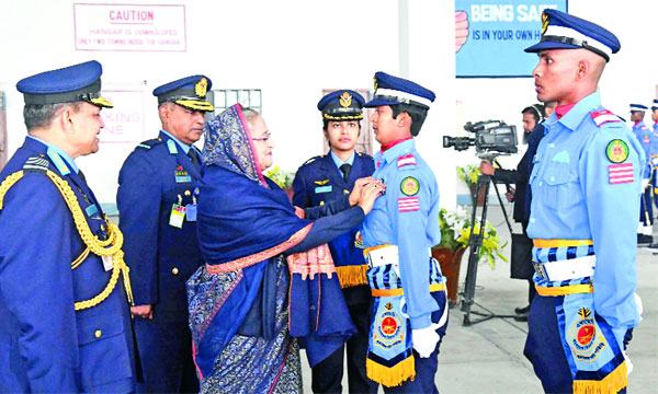 সার্বভৌমত্ব বজায় রাখতে নবীন বিমানসেনাদের প্রতি প্রধানমন্ত্রীর আহ্বান