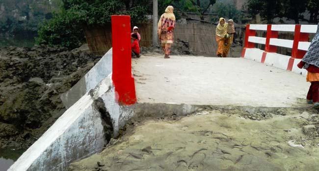 দামুড়হুদায় ১৭ লাখ টাকা ব্যয়ে সদ্য নির্মিত কালভার্টে ফাটল!