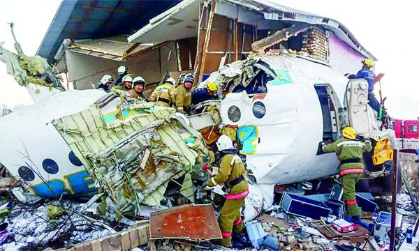 কাজাখস্তানে যাত্রীবাহী বিমান বিধ্বস্ত, নিহত ১৫