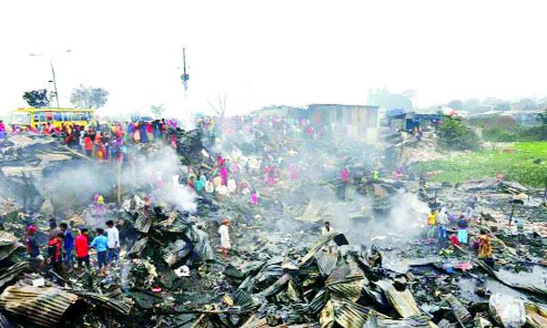 কয়লার মাঝেই শেষ সম্বল হাতড়ে ফেরা