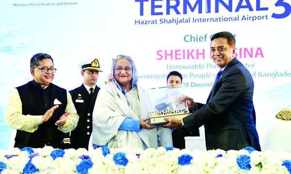 বিমানবন্দরের নিরাপত্তা ব্যবস্থা মেনে চলার কঠোর নির্দেশ প্রধানমন্ত্রীর