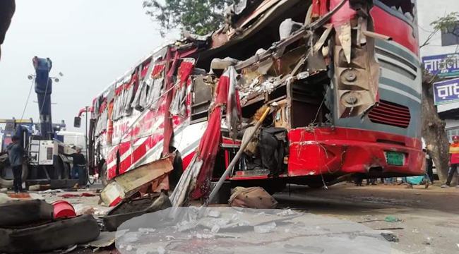 কুমিল্লায় বাস উল্টে এক যাত্রী নিহত, আহত ২০