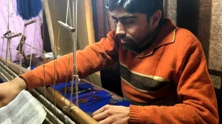 ইন্টারনেটের অভাবে যেভাবে ডুবছে কাশ্মিরের অর্থনীতি