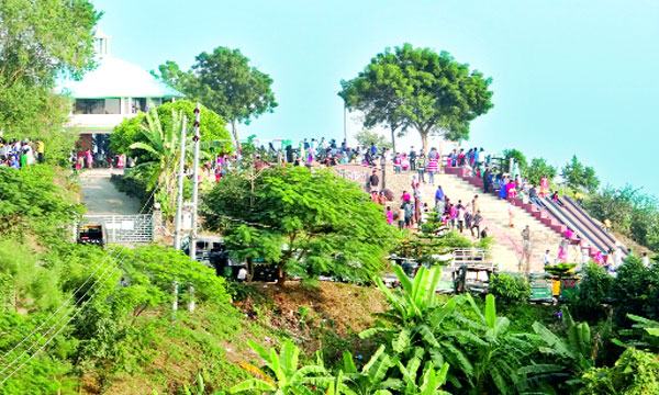 বান্দরবানে বাড়ছে পর্যটক সাথে বাড়ছে দুর্ভোগও
