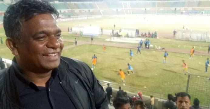ফুটবল মাঠে বুলবুল