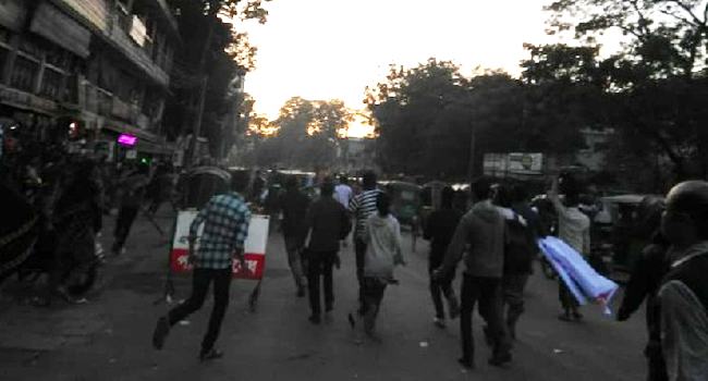 বাম জোটের মিছিলে ‘হেলমেটধারীদের’ হামলা, আহত ১০